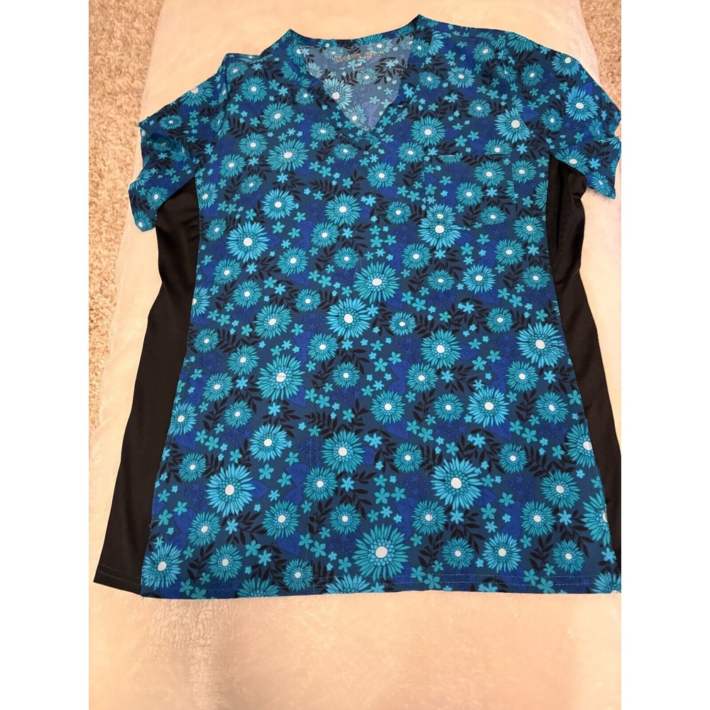 UA FLEX  WOMENS MEDIUM SCRUB‎ TOP BLUE FLOWERS